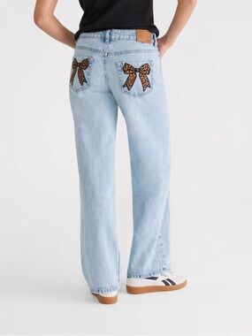 Aeropostale low rise baggy jeans Size 2 26in light wash leopard bow back pockets